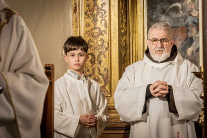 El padre Eduardo Sanz dejó huella en Soria y la iglesia del Carmen se quedó pequeña en su despedida