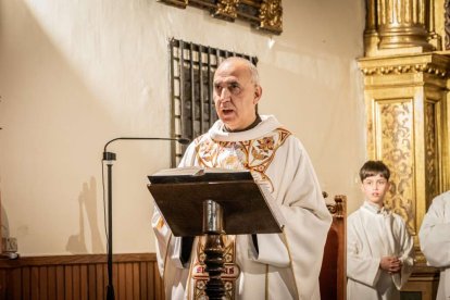 El padre Eduardo Sanz dejó huella en Soria y la iglesia del Carmen se quedó pequeña en su despedida