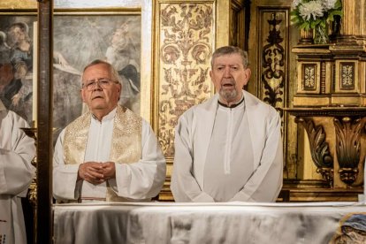 El padre Eduardo Sanz dejó huella en Soria y la iglesia del Carmen se quedó pequeña en su despedida