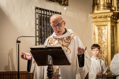 El padre Eduardo Sanz dejó huella en Soria y la iglesia del Carmen se quedó pequeña en su despedida