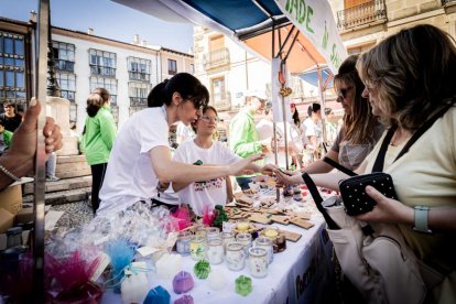 El mercado de 'Emprender en mi Escuela' busca fomentar la iniciativa empresarial desde las aulas