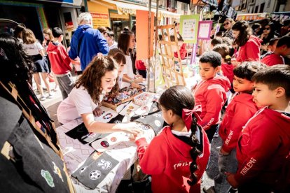 El mercado de 'Emprender en mi Escuela' busca fomentar la iniciativa empresarial desde las aulas