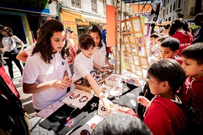 El mercado de 'Emprender en mi Escuela' busca fomentar la iniciativa empresarial desde las aulas