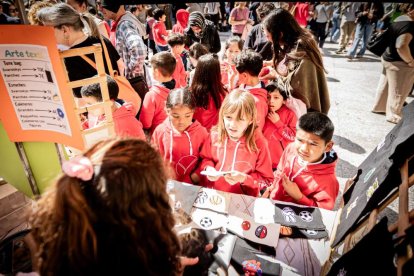 El mercado de 'Emprender en mi Escuela' busca fomentar la iniciativa empresarial desde las aulas