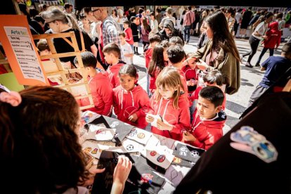El mercado de 'Emprender en mi Escuela' busca fomentar la iniciativa empresarial desde las aulas
