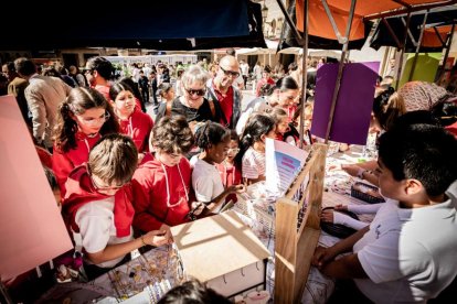 El mercado de 'Emprender en mi Escuela' busca fomentar la iniciativa empresarial desde las aulas