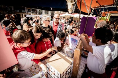 El mercado de 'Emprender en mi Escuela' busca fomentar la iniciativa empresarial desde las aulas