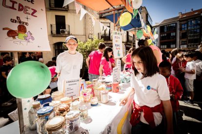 El mercado de 'Emprender en mi Escuela' busca fomentar la iniciativa empresarial desde las aulas