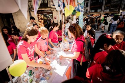 El mercado de 'Emprender en mi Escuela' busca fomentar la iniciativa empresarial desde las aulas