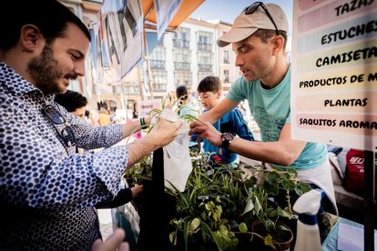 El mercado de 'Emprender en mi Escuela' busca fomentar la iniciativa empresarial desde las aulas