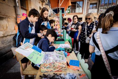 El mercado de 'Emprender en mi Escuela' busca fomentar la iniciativa empresarial desde las aulas