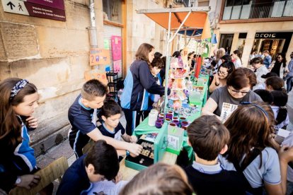El mercado de 'Emprender en mi Escuela' busca fomentar la iniciativa empresarial desde las aulas