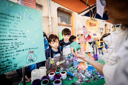 El mercado de 'Emprender en mi Escuela' busca fomentar la iniciativa empresarial desde las aulas