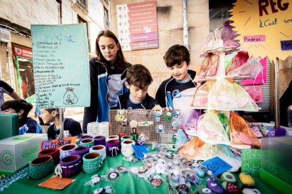 El mercado de 'Emprender en mi Escuela' busca fomentar la iniciativa empresarial desde las aulas