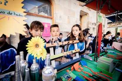 El mercado de 'Emprender en mi Escuela' busca fomentar la iniciativa empresarial desde las aulas