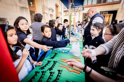El mercado de 'Emprender en mi Escuela' busca fomentar la iniciativa empresarial desde las aulas