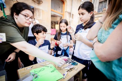 El mercado de 'Emprender en mi Escuela' busca fomentar la iniciativa empresarial desde las aulas