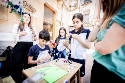 El mercado de 'Emprender en mi Escuela' busca fomentar la iniciativa empresarial desde las aulas