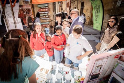 El mercado de 'Emprender en mi Escuela' busca fomentar la iniciativa empresarial desde las aulas