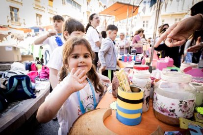 El mercado de 'Emprender en mi Escuela' busca fomentar la iniciativa empresarial desde las aulas