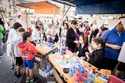 El mercado de 'Emprender en mi Escuela' busca fomentar la iniciativa empresarial desde las aulas