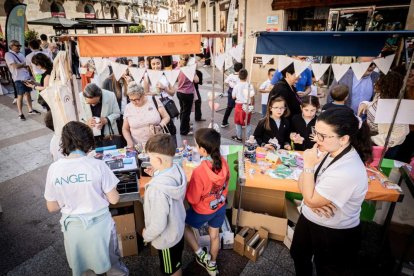 El mercado de 'Emprender en mi Escuela' busca fomentar la iniciativa empresarial desde las aulas