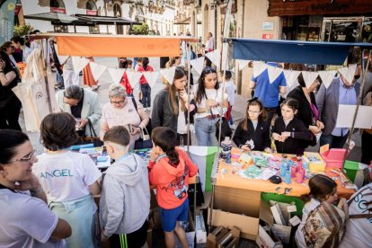 El mercado de 'Emprender en mi Escuela' busca fomentar la iniciativa empresarial desde las aulas