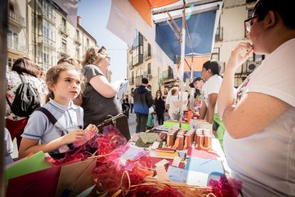 El mercado de 'Emprender en mi Escuela' busca fomentar la iniciativa empresarial desde las aulas