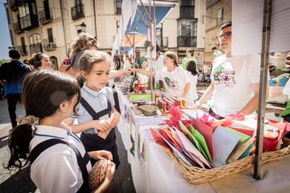 El mercado de 'Emprender en mi Escuela' busca fomentar la iniciativa empresarial desde las aulas