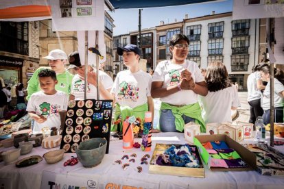 El mercado de 'Emprender en mi Escuela' busca fomentar la iniciativa empresarial desde las aulas