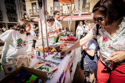 El mercado de 'Emprender en mi Escuela' busca fomentar la iniciativa empresarial desde las aulas