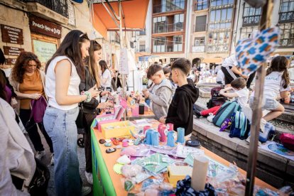 El mercado de 'Emprender en mi Escuela' busca fomentar la iniciativa empresarial desde las aulas