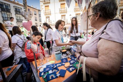 El mercado de 'Emprender en mi Escuela' busca fomentar la iniciativa empresarial desde las aulas