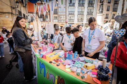 El mercado de 'Emprender en mi Escuela' busca fomentar la iniciativa empresarial desde las aulas