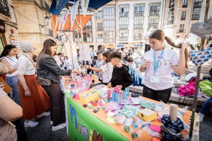 El mercado de 'Emprender en mi Escuela' busca fomentar la iniciativa empresarial desde las aulas