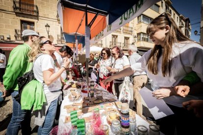 El mercado de 'Emprender en mi Escuela' busca fomentar la iniciativa empresarial desde las aulas