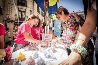 El mercado de 'Emprender en mi Escuela' busca fomentar la iniciativa empresarial desde las aulas