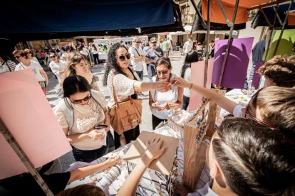 El mercado de 'Emprender en mi Escuela' busca fomentar la iniciativa empresarial desde las aulas