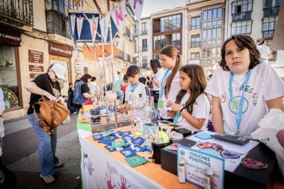 El mercado de 'Emprender en mi Escuela' busca fomentar la iniciativa empresarial desde las aulas
