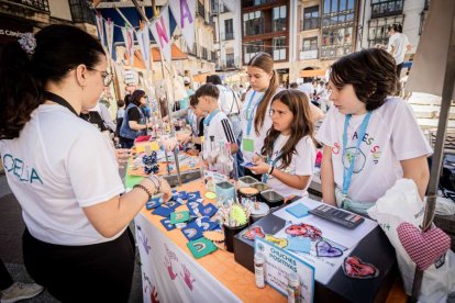 El mercado de 'Emprender en mi Escuela' busca fomentar la iniciativa empresarial desde las aulas