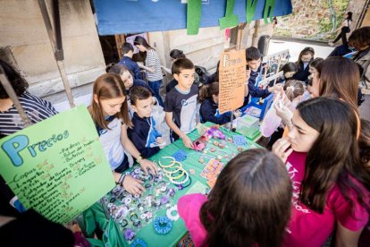 El mercado de 'Emprender en mi Escuela' busca fomentar la iniciativa empresarial desde las aulas