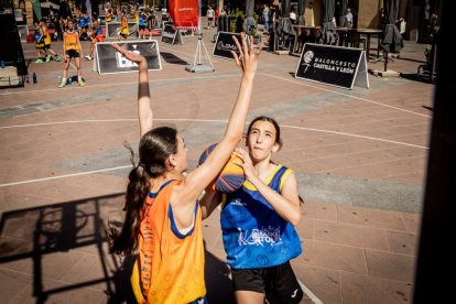 Baloncesto callejero en pleno centro de Soria