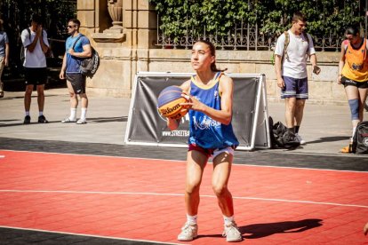 Baloncesto callejero en pleno centro de Soria