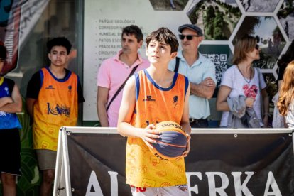 Baloncesto callejero en pleno centro de Soria
