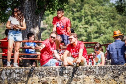 Pistoletazo de salida en el monte con los grandes protagonistas de las fiestas de San Juan.