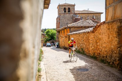 Esfuerzo al sol y sabor tradicional a su paso por el corazón medieval de Soria.