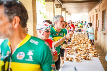 Esfuerzo al sol y sabor tradicional a su paso por el corazón medieval de Soria.