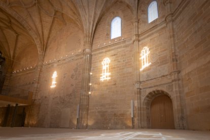 La antigua iglesia del convento destaca por su amplitud y por las bóvedas de crucería que marcaron el esplendor gótico del recinto.
