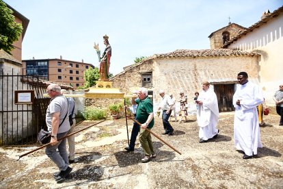Tradicional bendición de los campos este domingo en la ermita de Santa Bárbara.