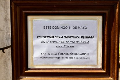 Tradicional bendición de los campos este domingo en la ermita de Santa Bárbara.